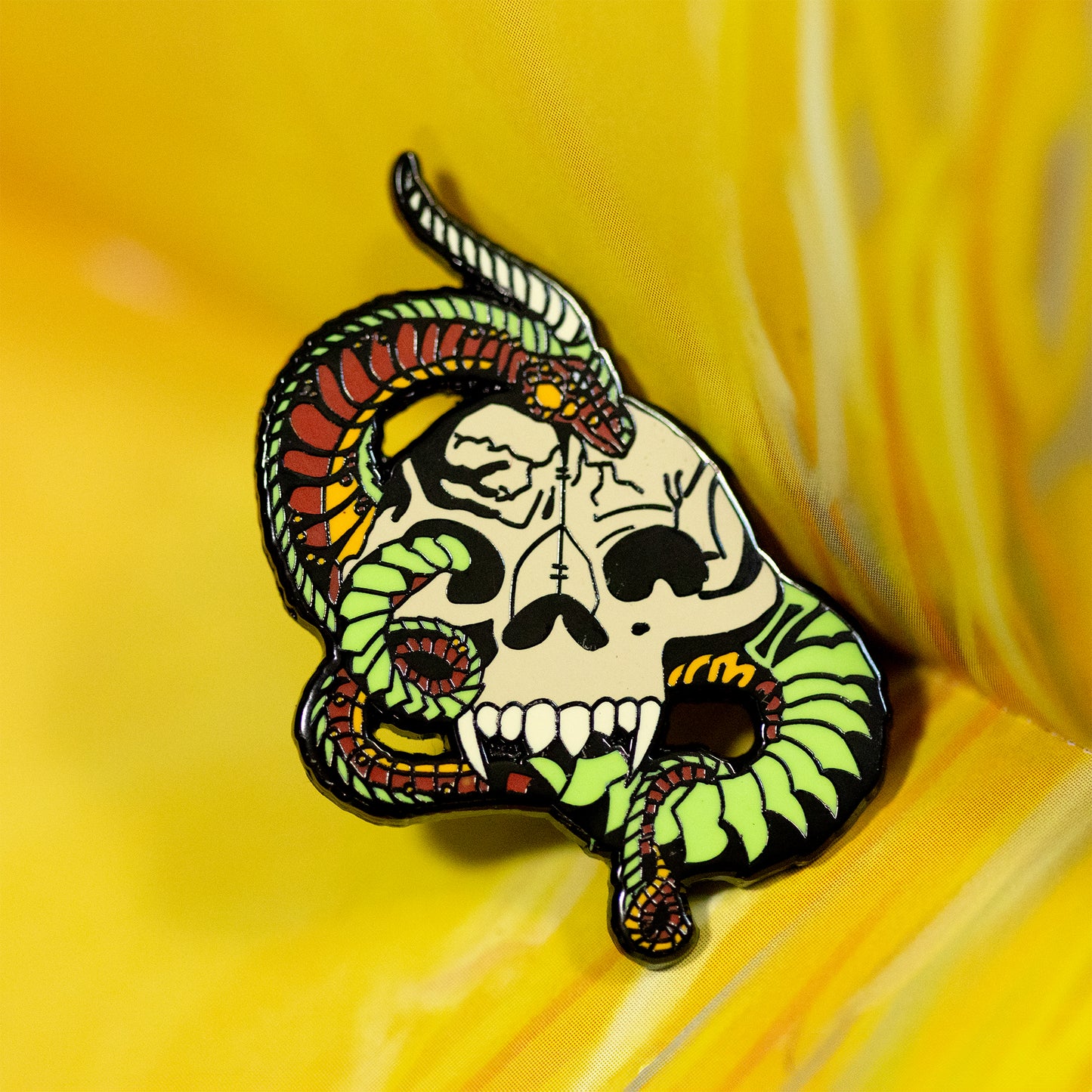 Skull dragon pin