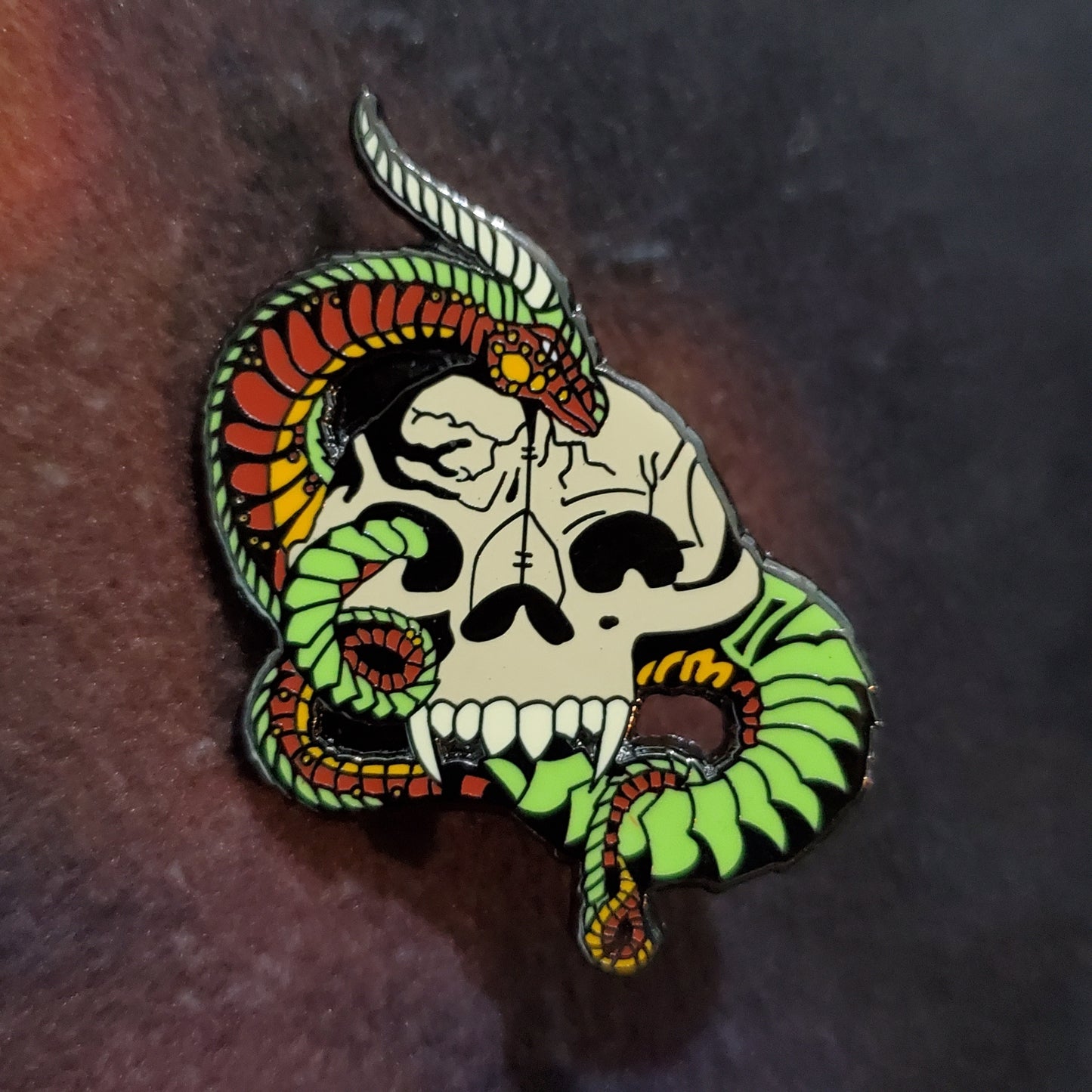 Skull dragon pin